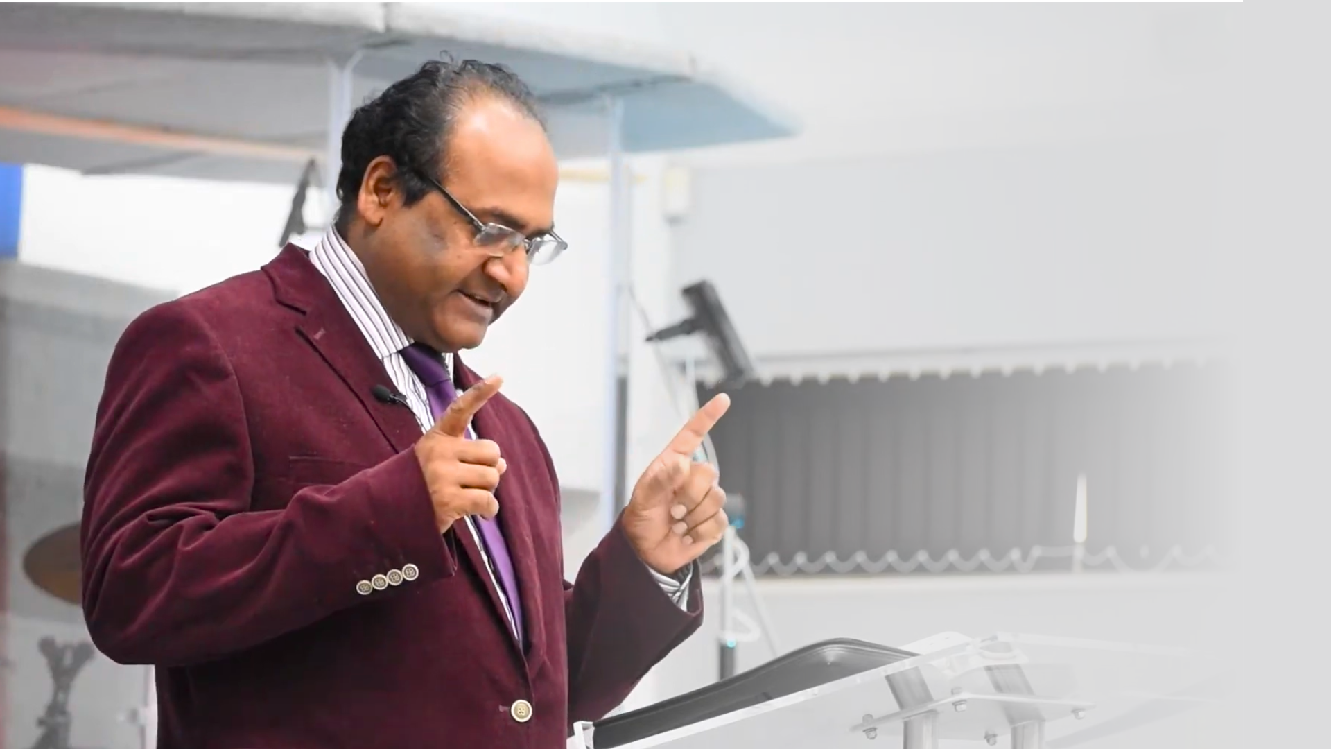 Pastor image top-right